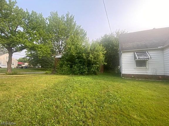 3rd image of 12112 Wayland Ave