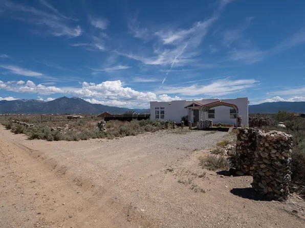 3 Camino Loma Azul, Taos, NM 87571