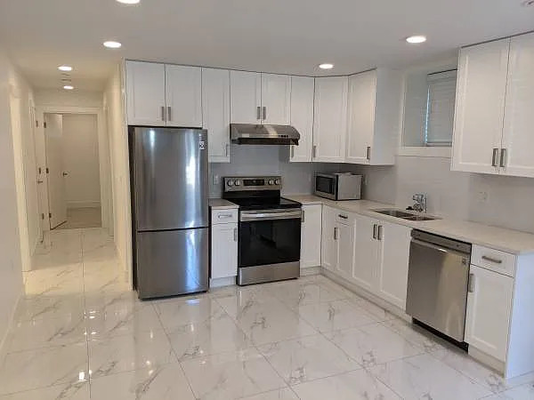 Waverley Ave — Photo 1
