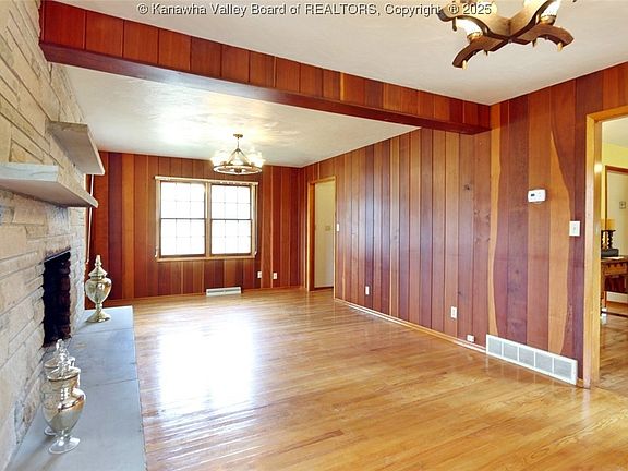4th image of 1061 Garden Heights Dr