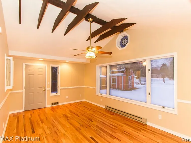 3315 Fernwood Ave — Photo 4