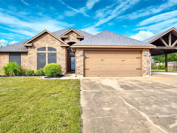 111 Goldfinch Ct, Richwood, TX 77566