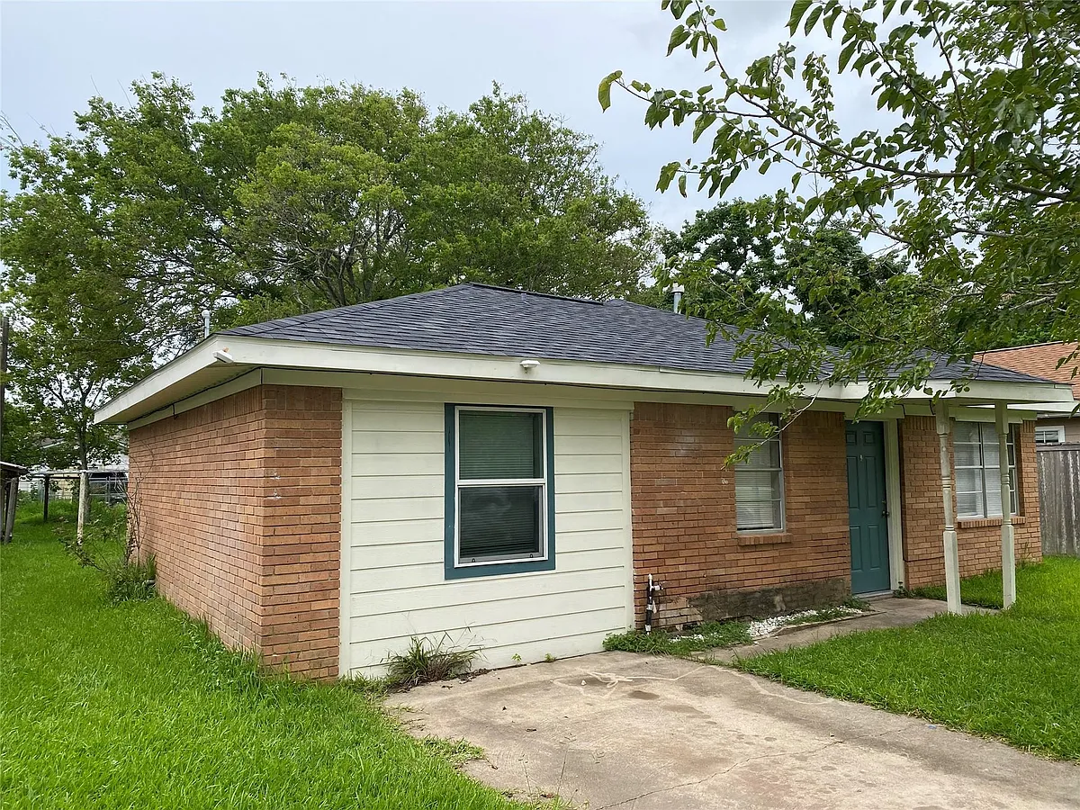 Building Photo - 612 N Avenue B