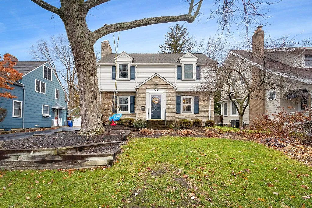 152 Winthrop Rd photo 1