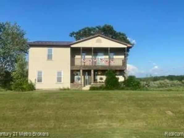 7584 N Sheridan Rd, Edmore, MI 48829