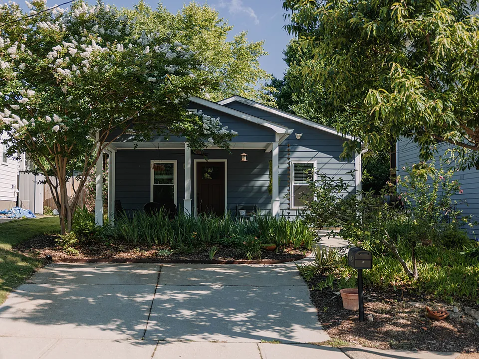 1036 Boulevard Dr NE