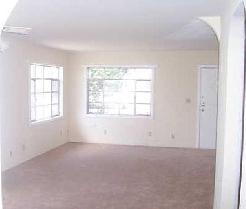 Living room/dining room