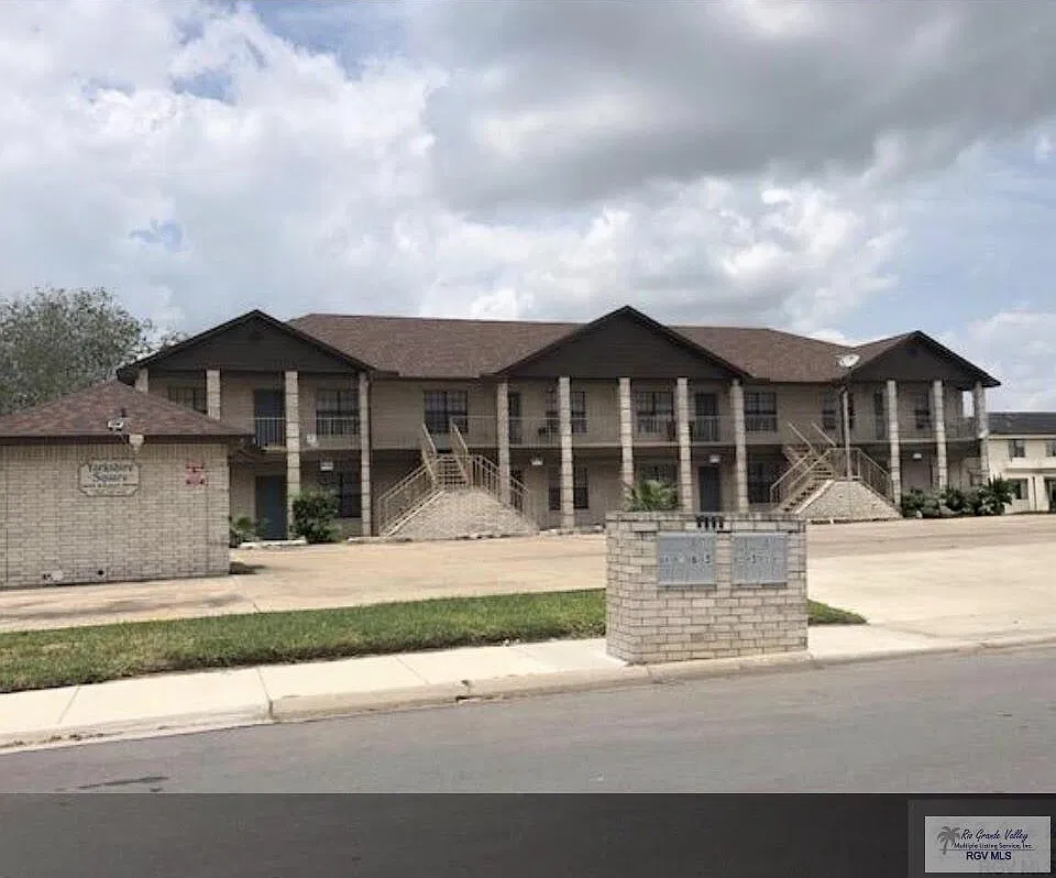 2 bed, 2.0 bath, 900 sqft, $1,000 — Photo 1