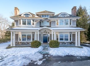 87 Oak St, New Canaan, CT 06840