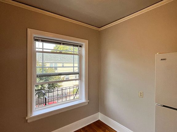 5th image of 1611 SE Belmont St APT 302