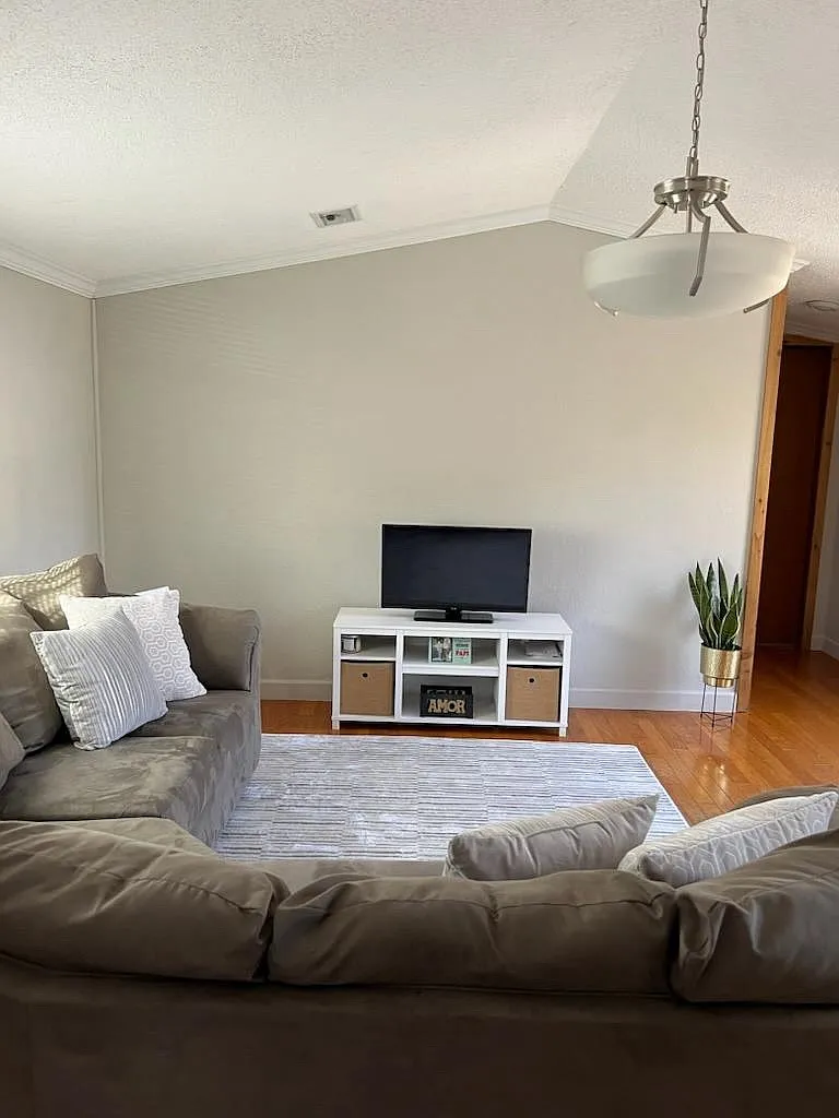 17010 Meridian Blvd — Photo 1