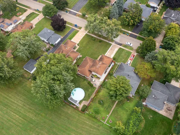 1038 Martingale Dr, Bartlett, IL 60103