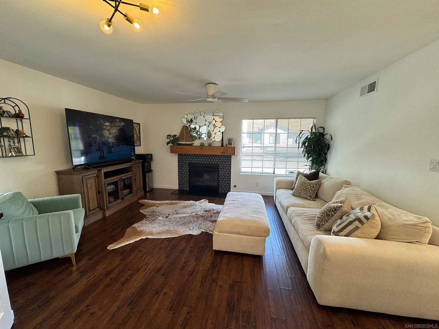 2 bed, 2.0 bath, 942 sqft, $5,200 — Photo 4