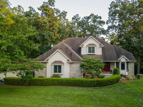 5000 Silverado Ln, Clinton, IL 61727