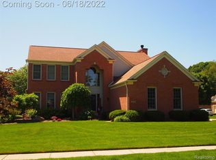3628 Acadia Dr, Lake Orion, MI 48360