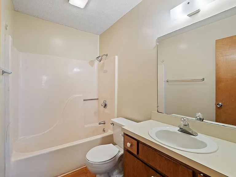 Blueberry Hill Apartments — Photo 30