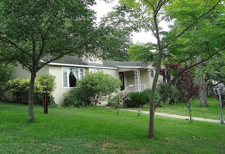 1401 Alta Vista Ave — Photo 1