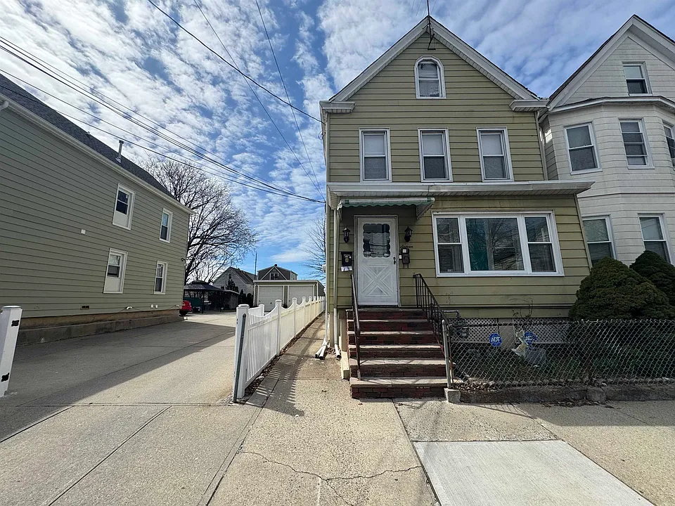 16 Cutler St #2
