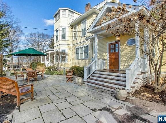 2nd image of 89 Dwight Pl