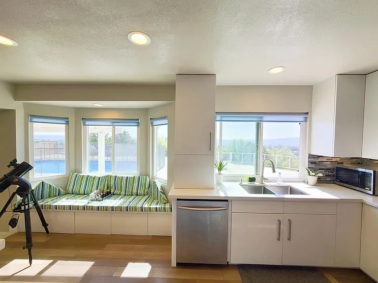 19044 Summit Ridge Dr — Photo 22