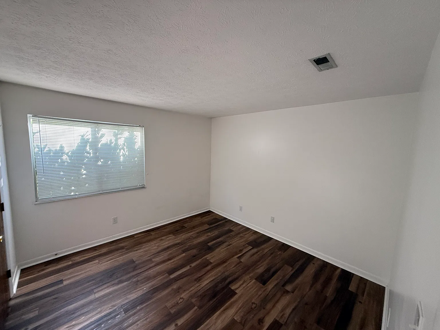 2 bed, 980 sqft, $1,500 — Photo 3