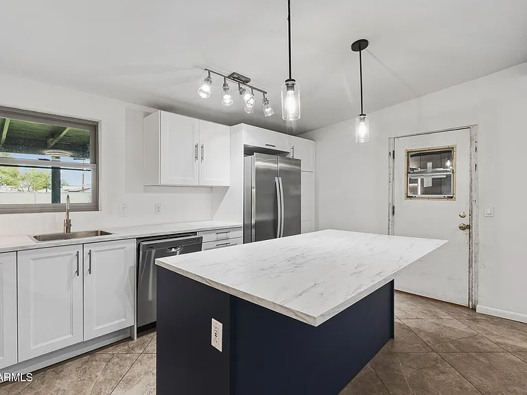 1620 W Roeser Rd — Photo 13