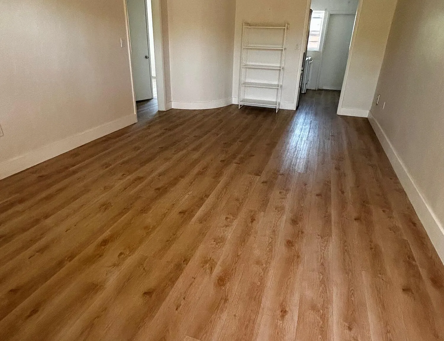 2 bed, 1.0 bath, 725 sqft, $2,190 — Photo 2