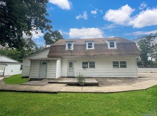 174 Mills Pond Rd #2D, Saint James, NY 11780