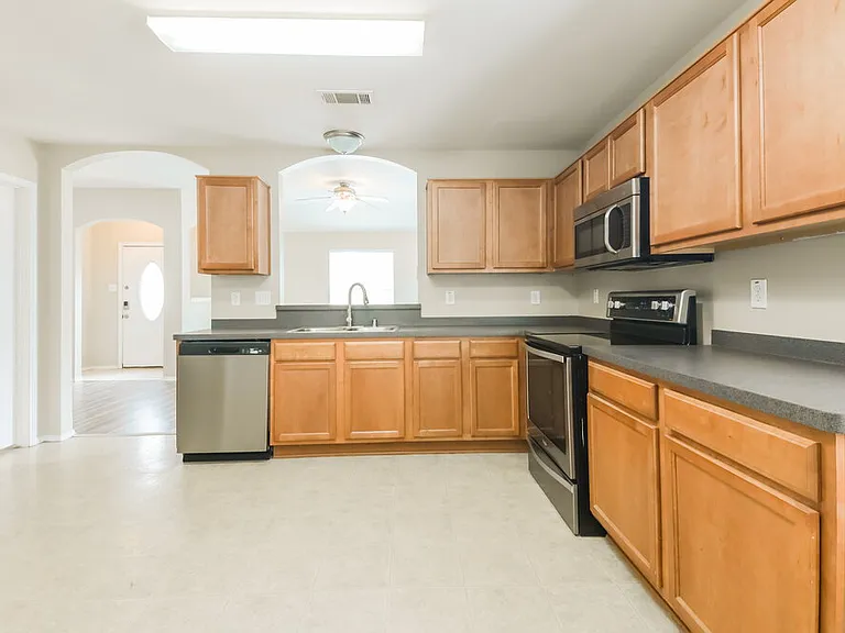 813 Huddleston Ct — Photo 9