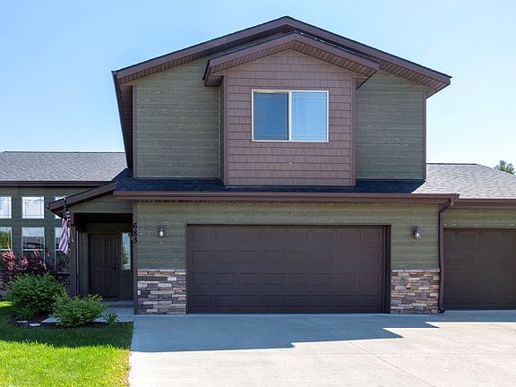 3rd image of 683 Mountain View Dr