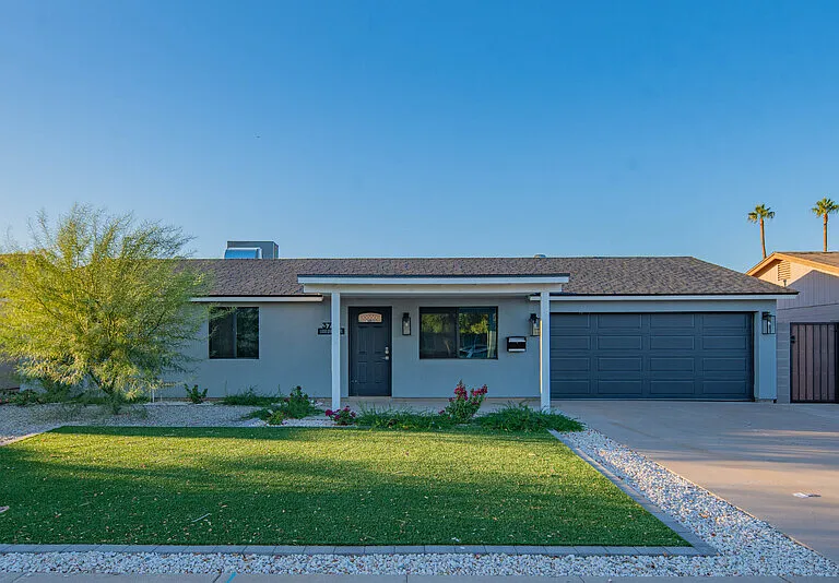 3701 E Ludlow Dr — Photo 3