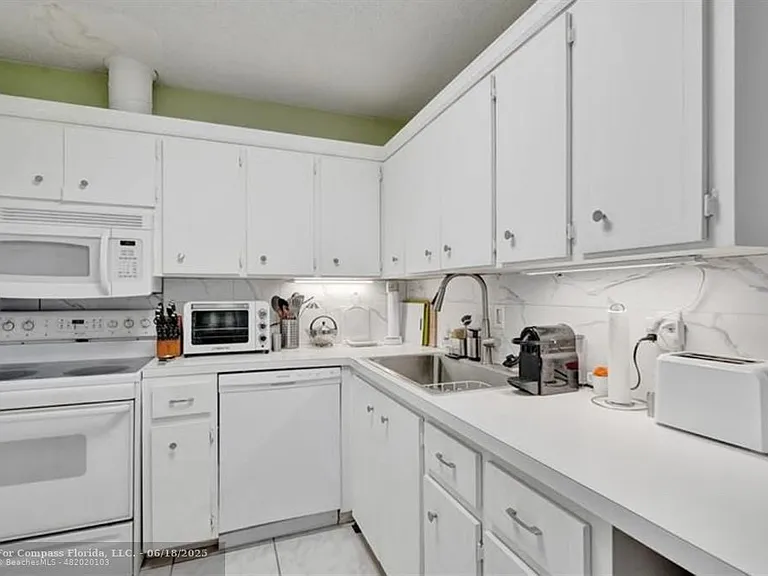 6750 NE 21st Rd #123 — Photo 10