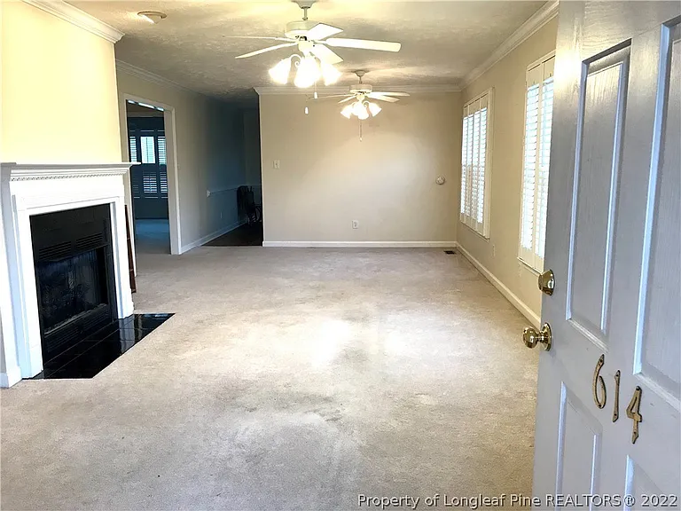 614 W Amberdale Cir W — Photo 2