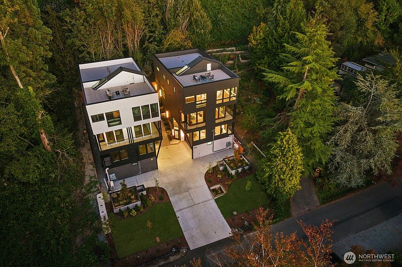 5th image of 8018 45th Avenue SW