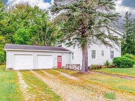 9475 Mayfield Rd, Chesterland, OH