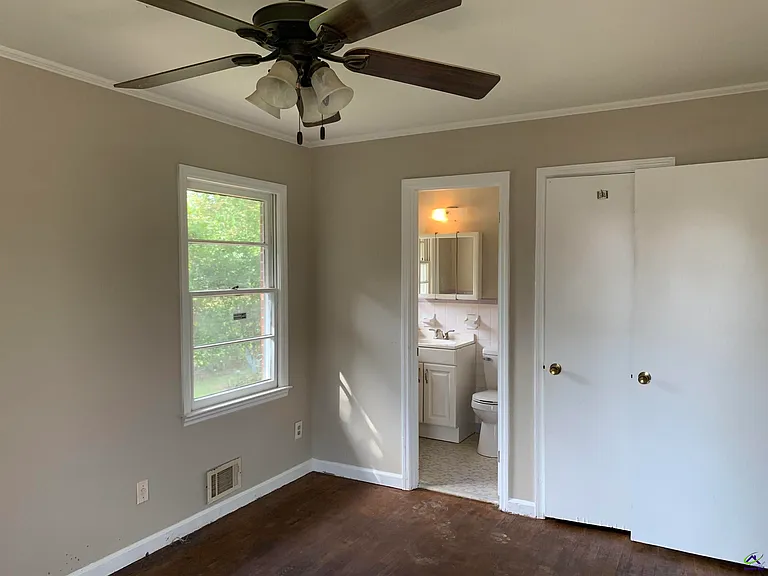 3240 Commodore Dr — Photo 19