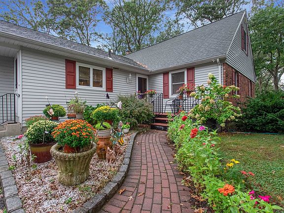2nd image of 60 Gildare Dr