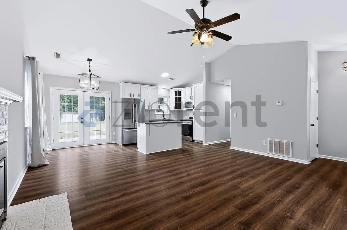 2 bed, 919 sqft, $1,675 — Photo 3