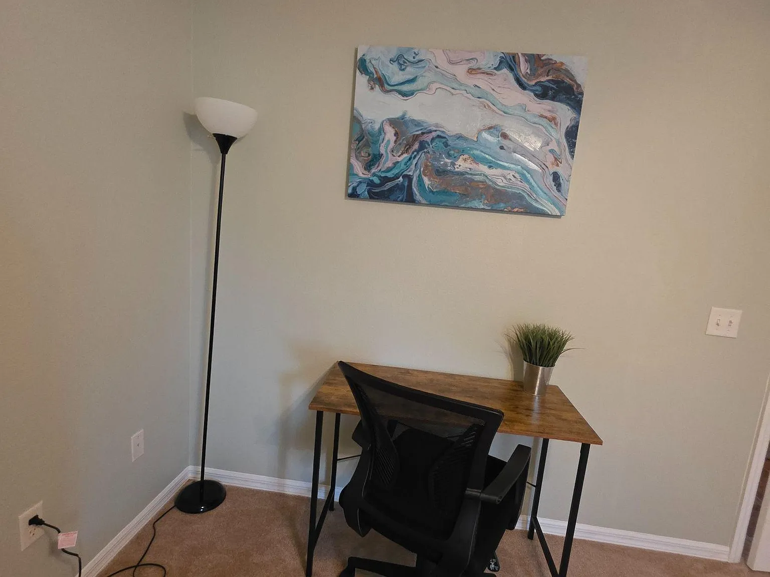 4 bed, 2.0 bath, 2262 sqft, $910 — Photo 3