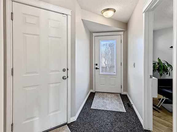 3rd image of 224 N Hillvale Cres