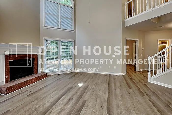 4 bed, 3.0 bath, 3716 sqft, $3,500 — Photo 3