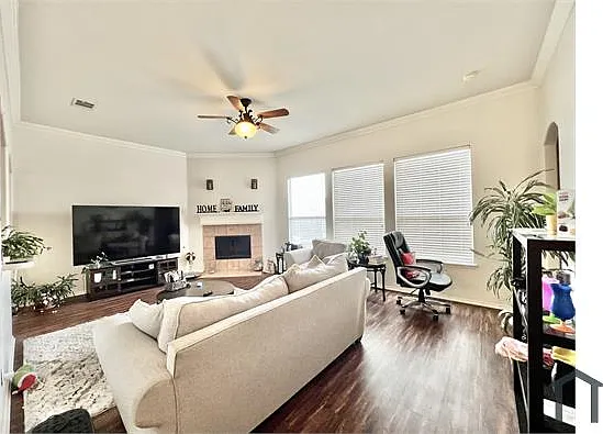 3 bed, 1616 sqft, $2,600 — Photo 2