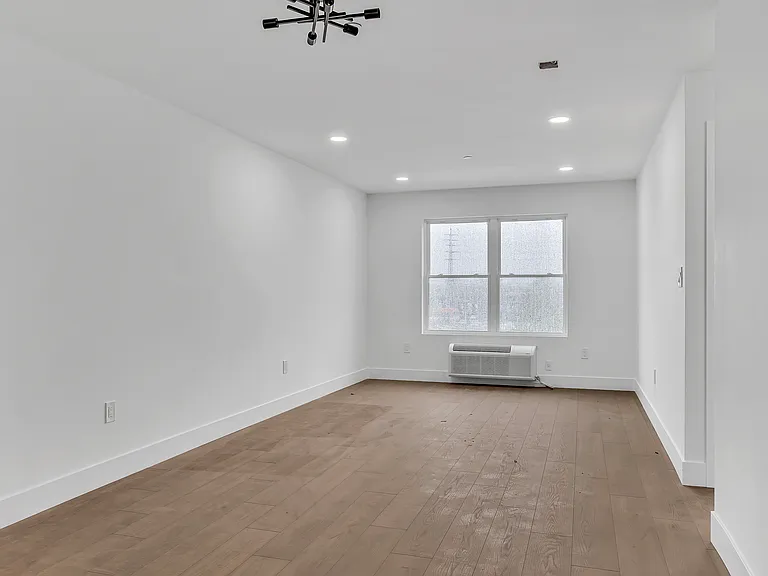 74 Broadway St #1B — Photo 5