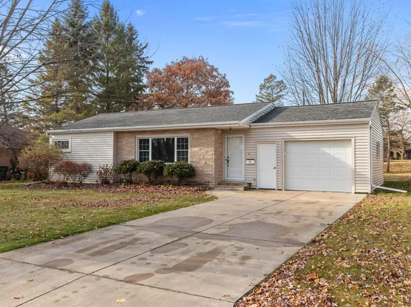 815 Sunset Ave, Algoma, WI 54201