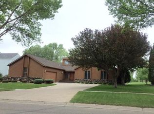32 Prairiewood Dr S, Fargo, ND 58103