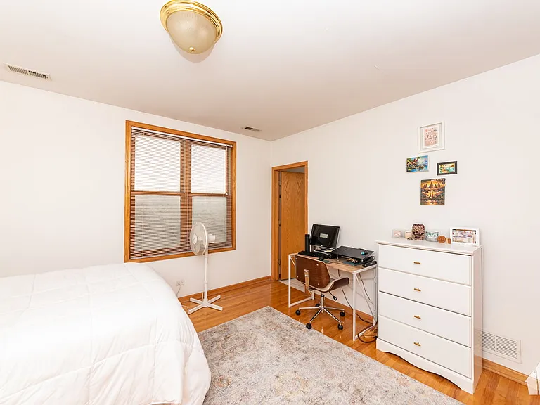 1940 W Diversey Pkwy #1W — Photo 11