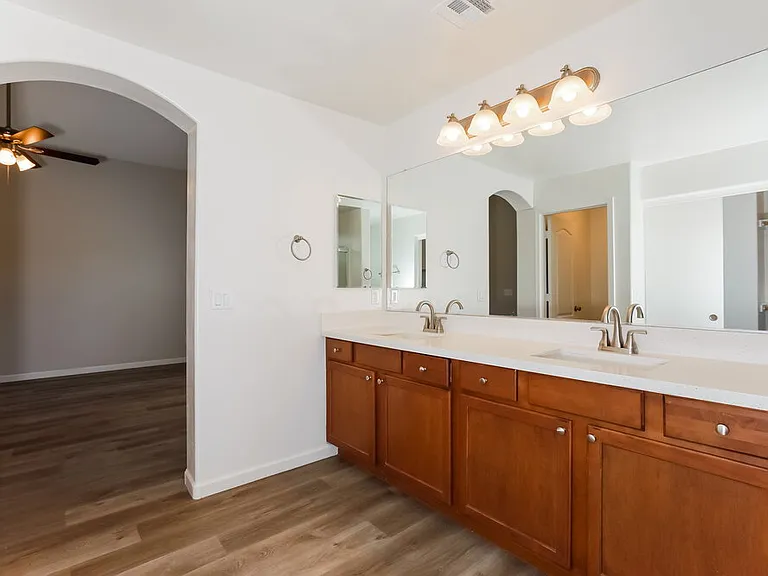 517 E Press Rd — Photo 14