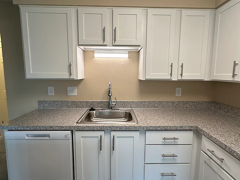 Evanbrook Apartments — Photo 13