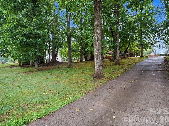 3rd image of 17016 Knoxwood Dr