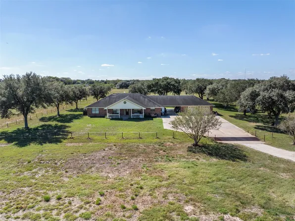 4231 Johnston Rd, Wallis, TX 77485
